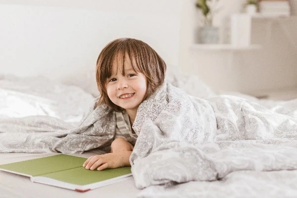 Montessori Betten – Schlafphilosophie und die Entwicklung des Kindes